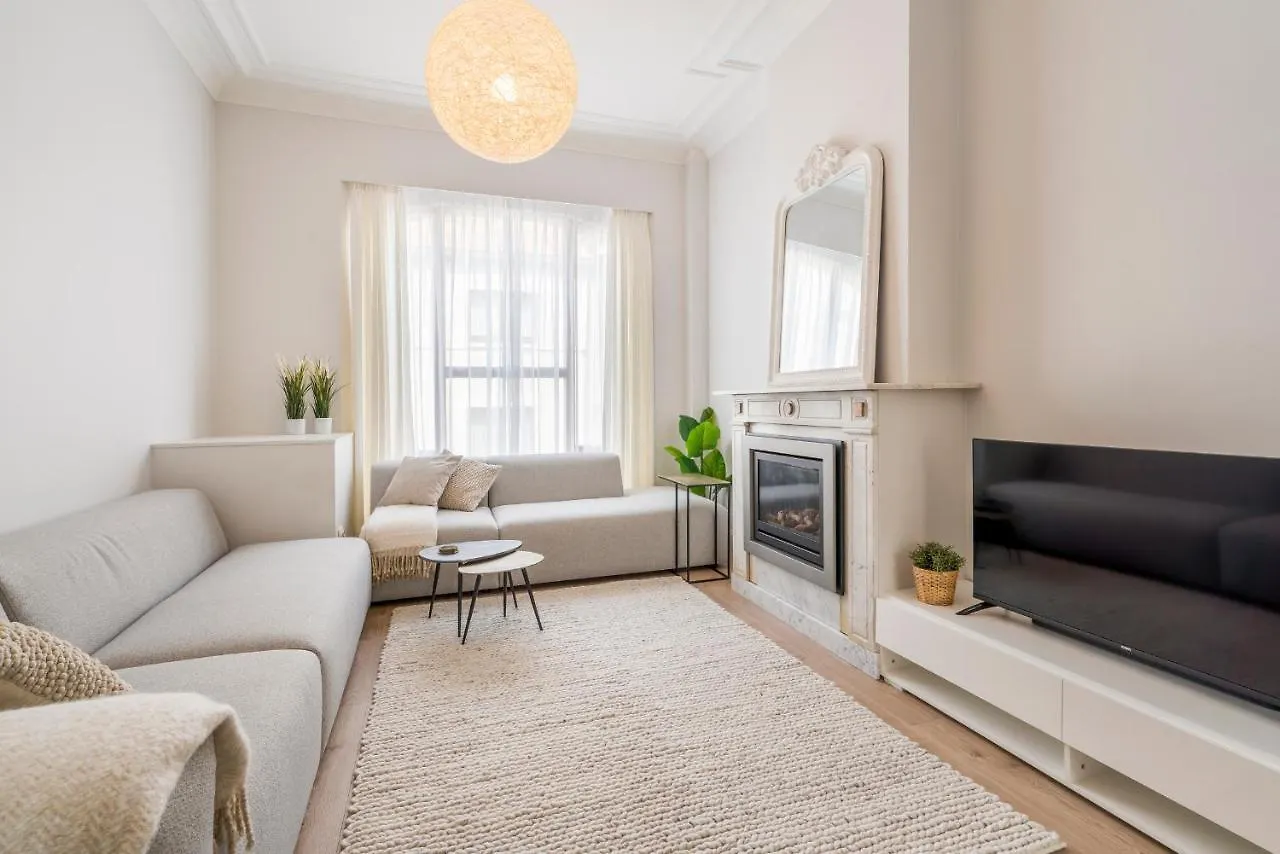 Luxurious, Updated, Warm & Stunning Home Terraces Oostende Feriehus