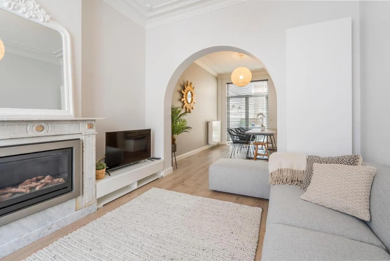 Luxurious, Updated, Warm & Stunning Home Terraces Oostende Belgien
