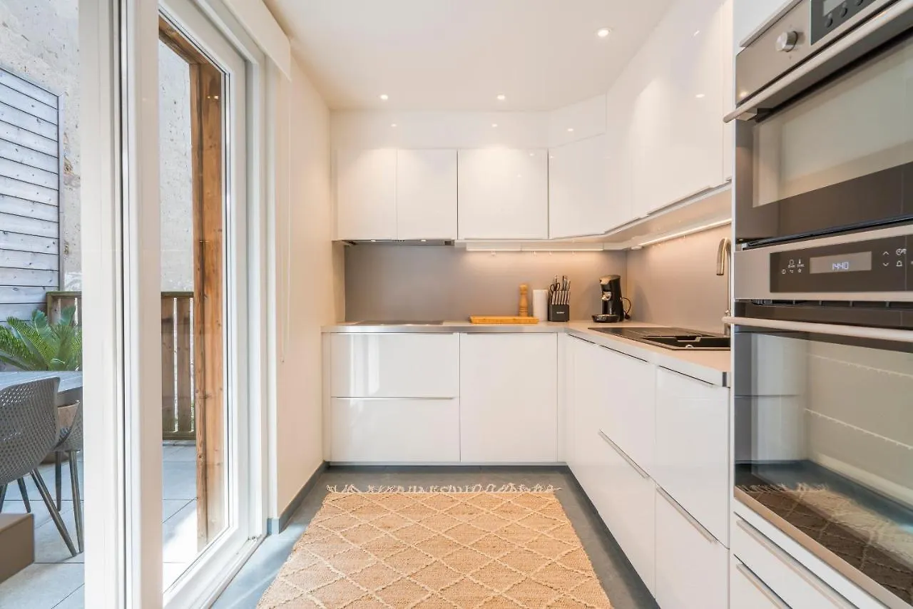 Feriehus Luxurious, Updated, Warm & Stunning Home Terraces Oostende Belgien