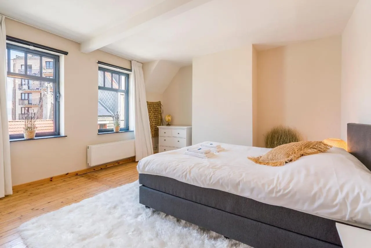 Luxurious, Updated, Warm & Stunning Home Terraces Oostende 0*,