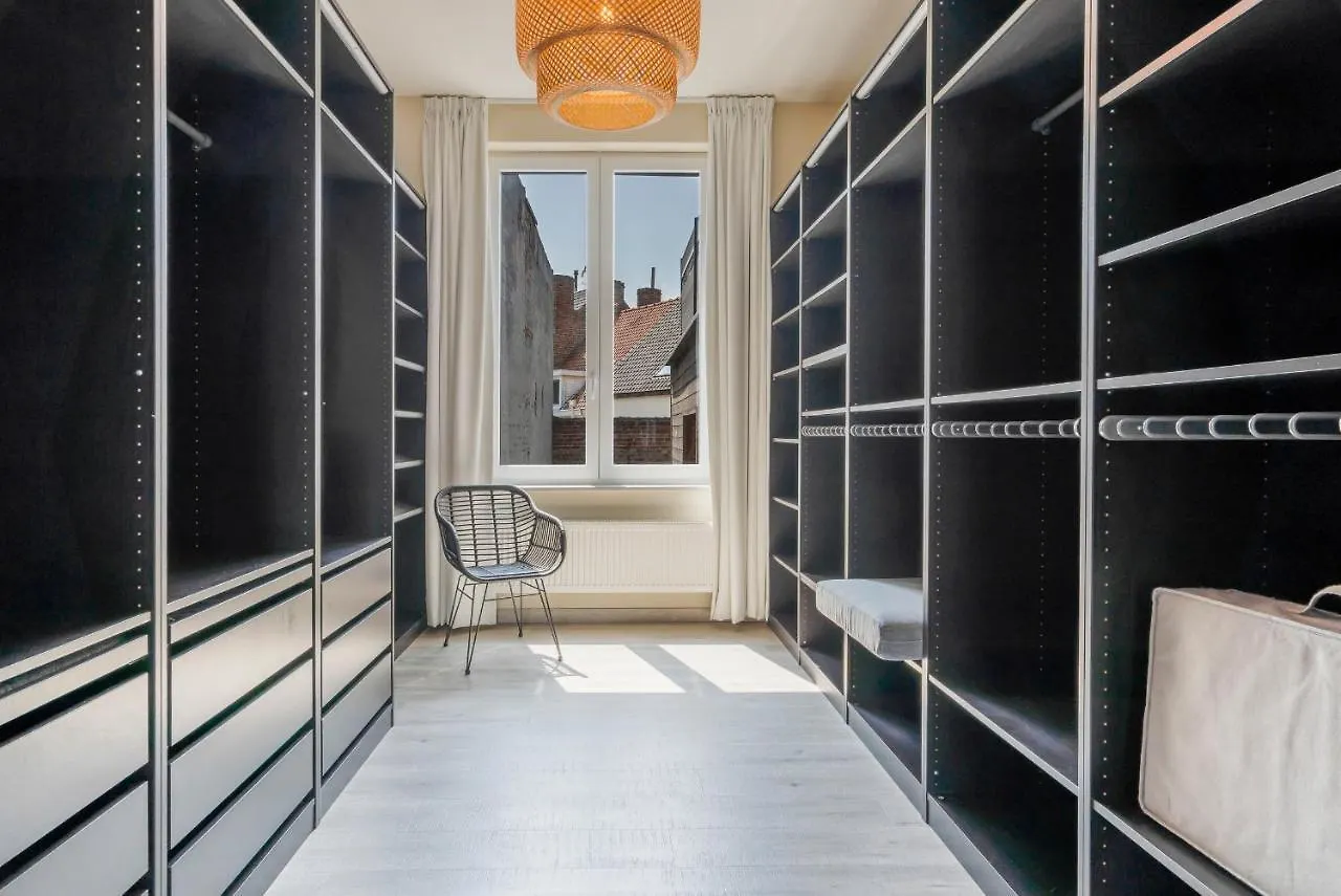 Luxurious, Updated, Warm & Stunning Home Terraces Oostende België