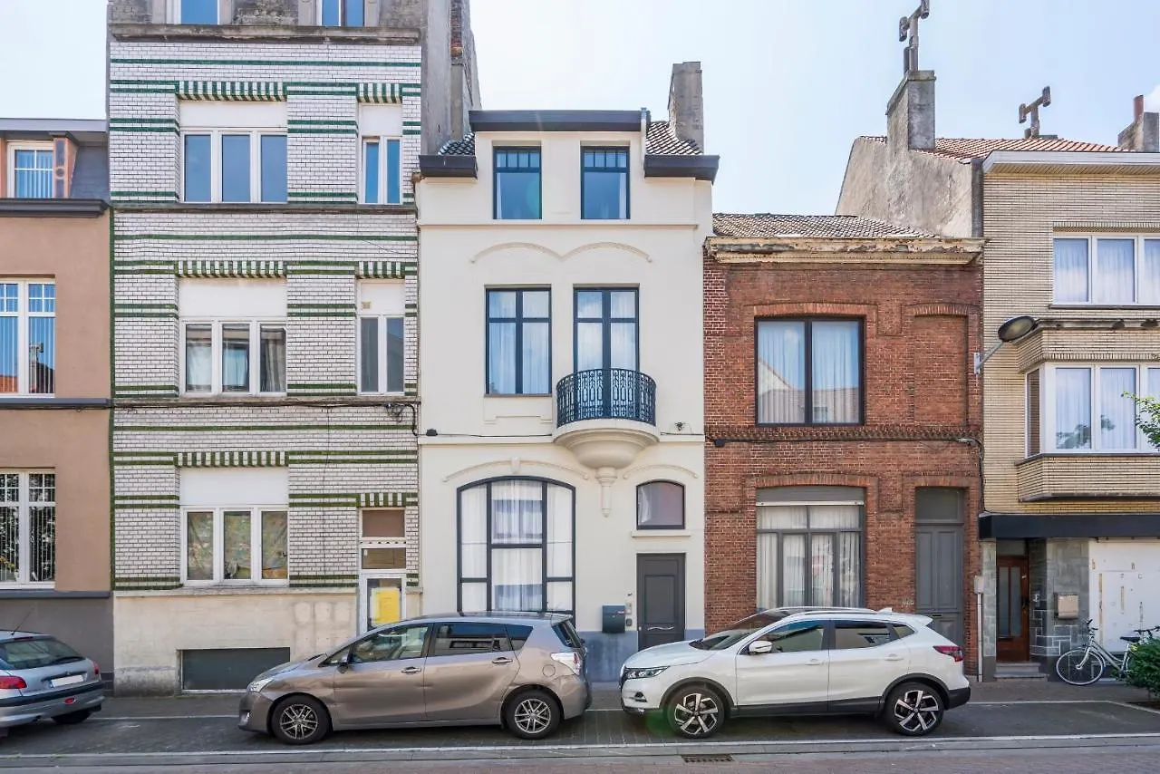 Luxurious, Updated, Warm & Stunning Home Terraces Oostende Vakantiehuis
